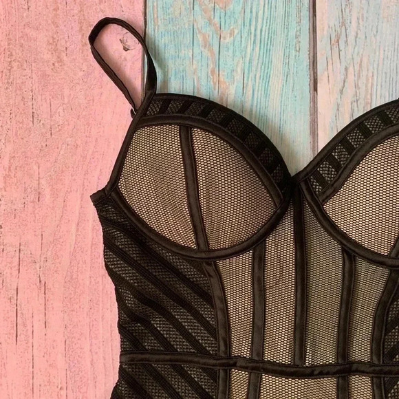 Kyrra black mesh bodycon mini dress size medium - Picture 5 of 9